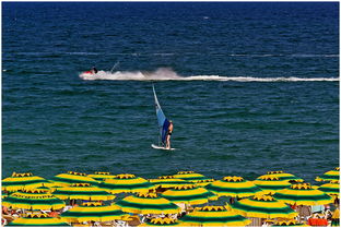 爱游戏平台-“快艇冲浪：速度、力量与技术的融合，马鞍山赛场极限对决”